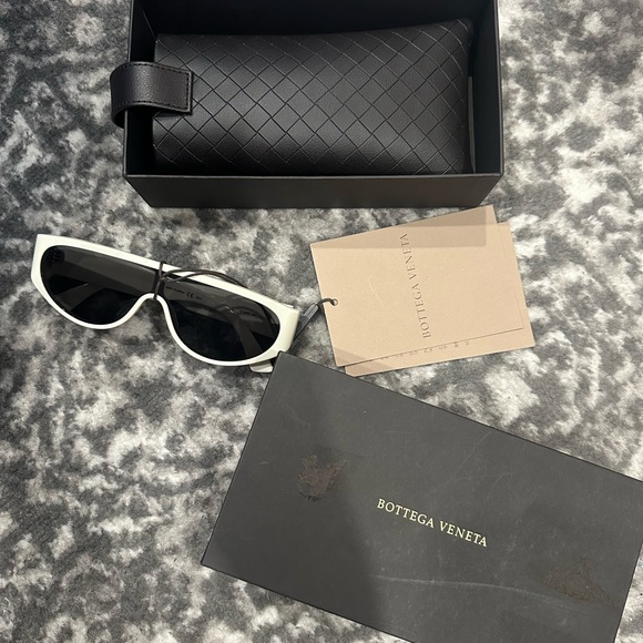 Bottega Veneta Sunglasses - Picture 1 of 6
